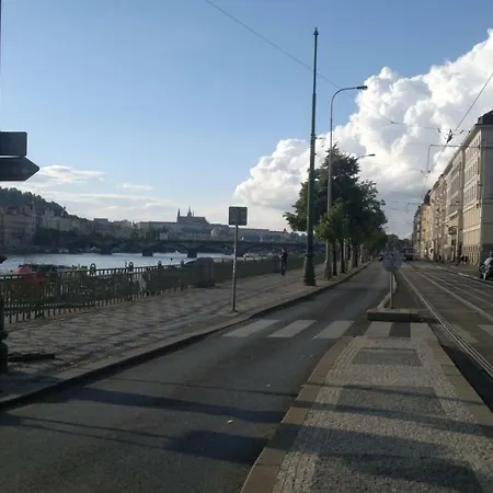 Lägenhet ★★ Romantic Riverside Hideout ★★ Prag