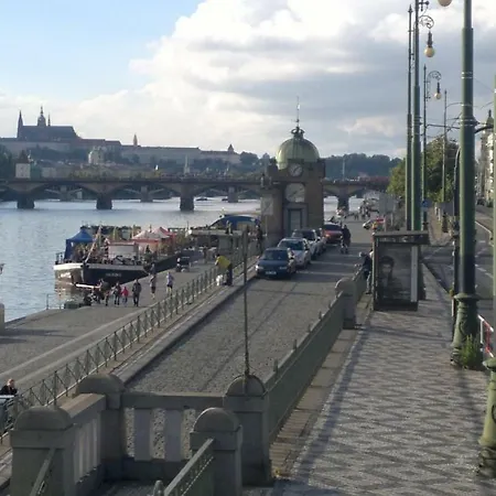 Lägenhet ★★ Romantic Riverside Hideout ★★ Prag